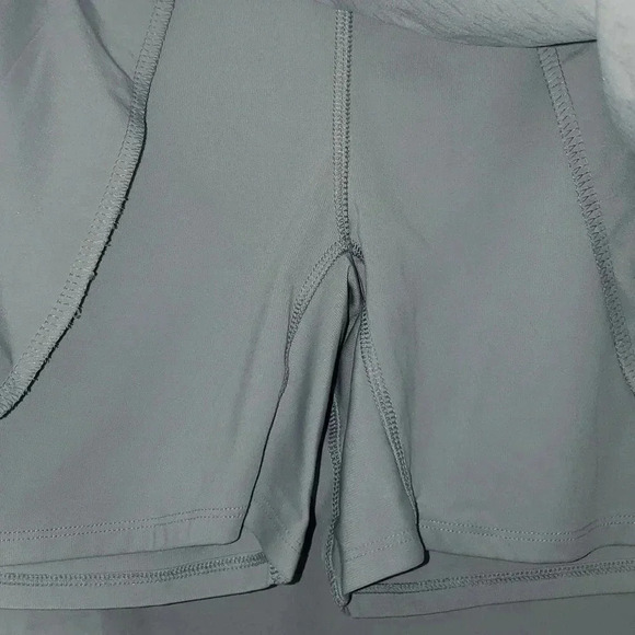 Under Armour Gray/Silver Tennis Skirt Size Small - Picture 4 of 11
